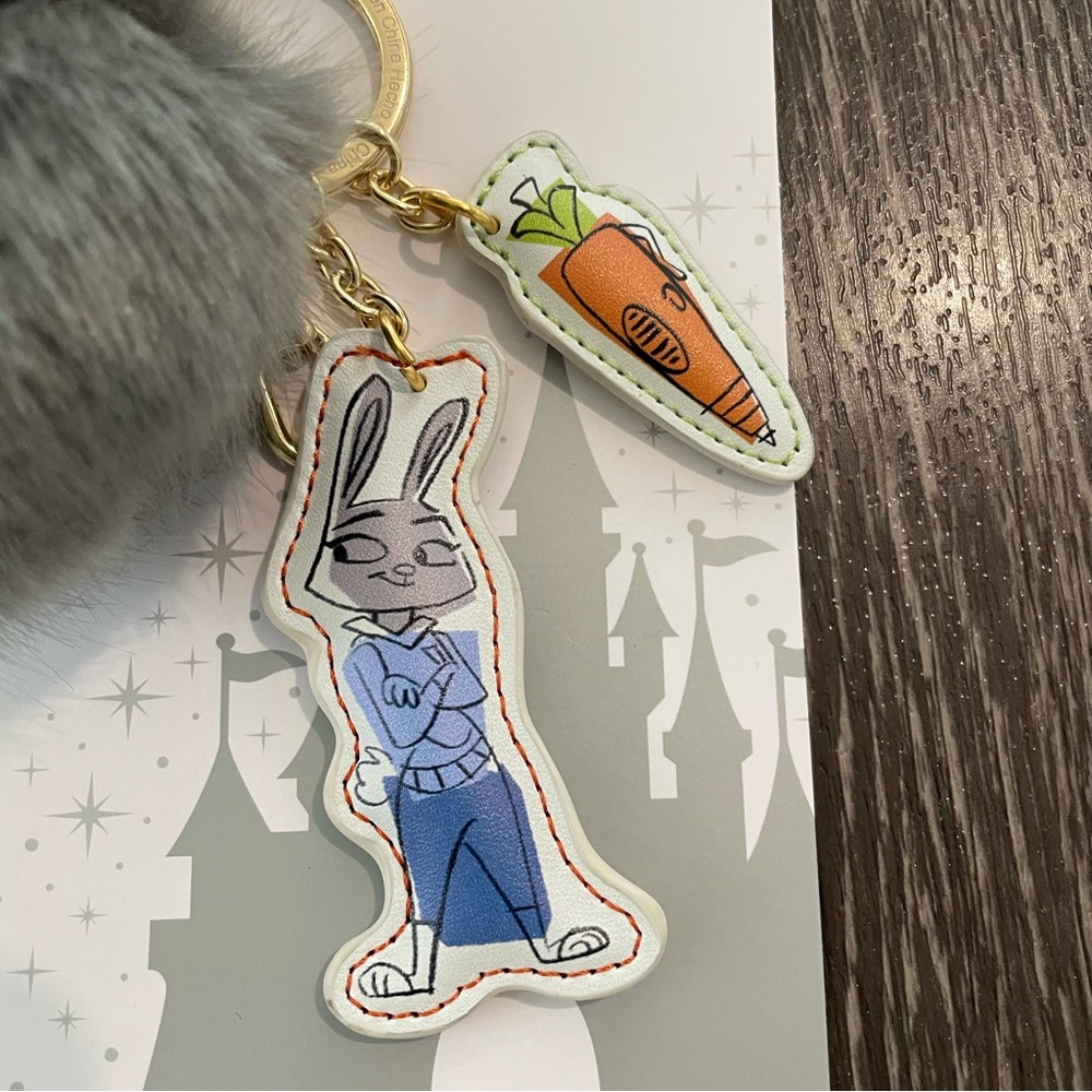 Disney Parks Judy Hobbs Zootopia Gray Pom Carrot Keychain/Bag Charm - Picture 4 of 6